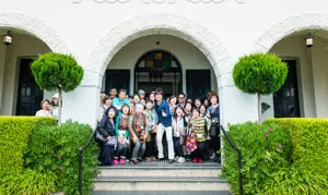 CN Incentive Events Making Organising Easy Group Photo Building Entrance Trimmed Hedges Jcosmejpn2018